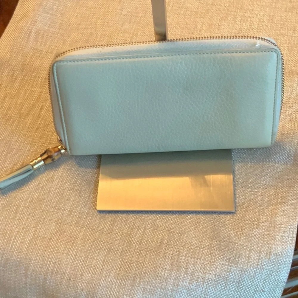 Gucci Pale Green Leather Zip Wallet with Bamboo Tassel. EUC - Picture 4 of 14
